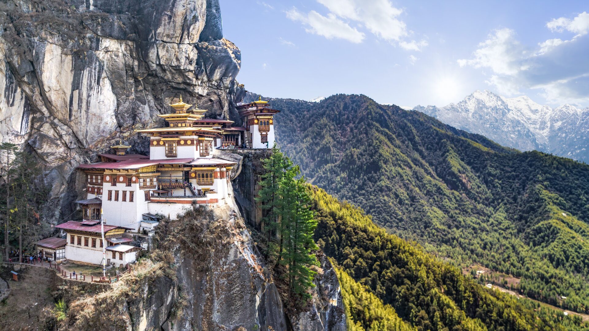 Bhutan: Land of the Thunder Dragon