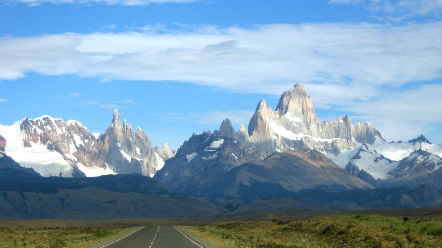 Road leading to Los Glaciares