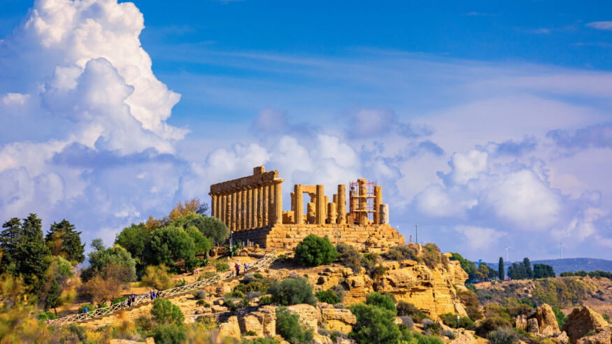 The greek temple of Juno in the Valley of the Temples, Agrigento, Italy. Juno Temple, Valley of temples, Agrigento, Sicily.